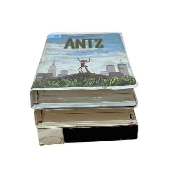 Lot of 3 VHS Tapes Antz Free Willy Shrek - Picture 6 of 9